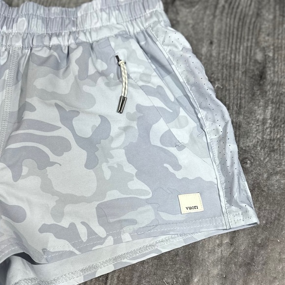 Vuori Grey Dash Lightweight Shorts [11019] - Picture 4 of 10